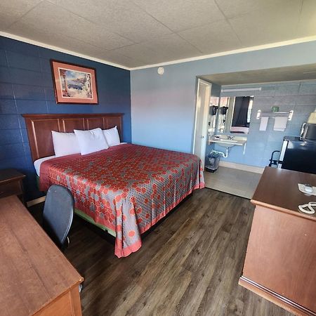 קרת'ג' Guest House Motel מראה חיצוני תמונה