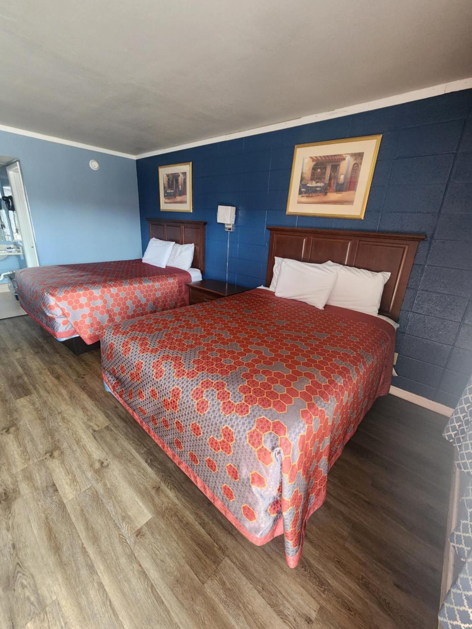 קרת'ג' Guest House Motel מראה חיצוני תמונה