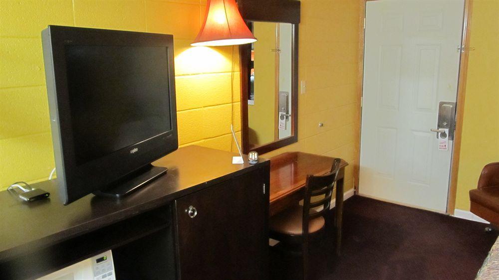 קרת'ג' Guest House Motel מראה חיצוני תמונה