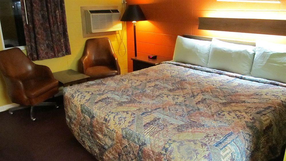 קרת'ג' Guest House Motel מראה חיצוני תמונה