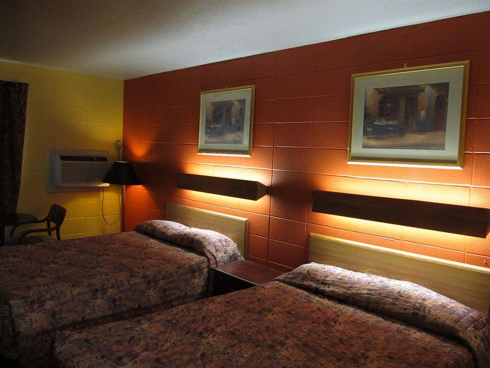 קרת'ג' Guest House Motel מראה חיצוני תמונה