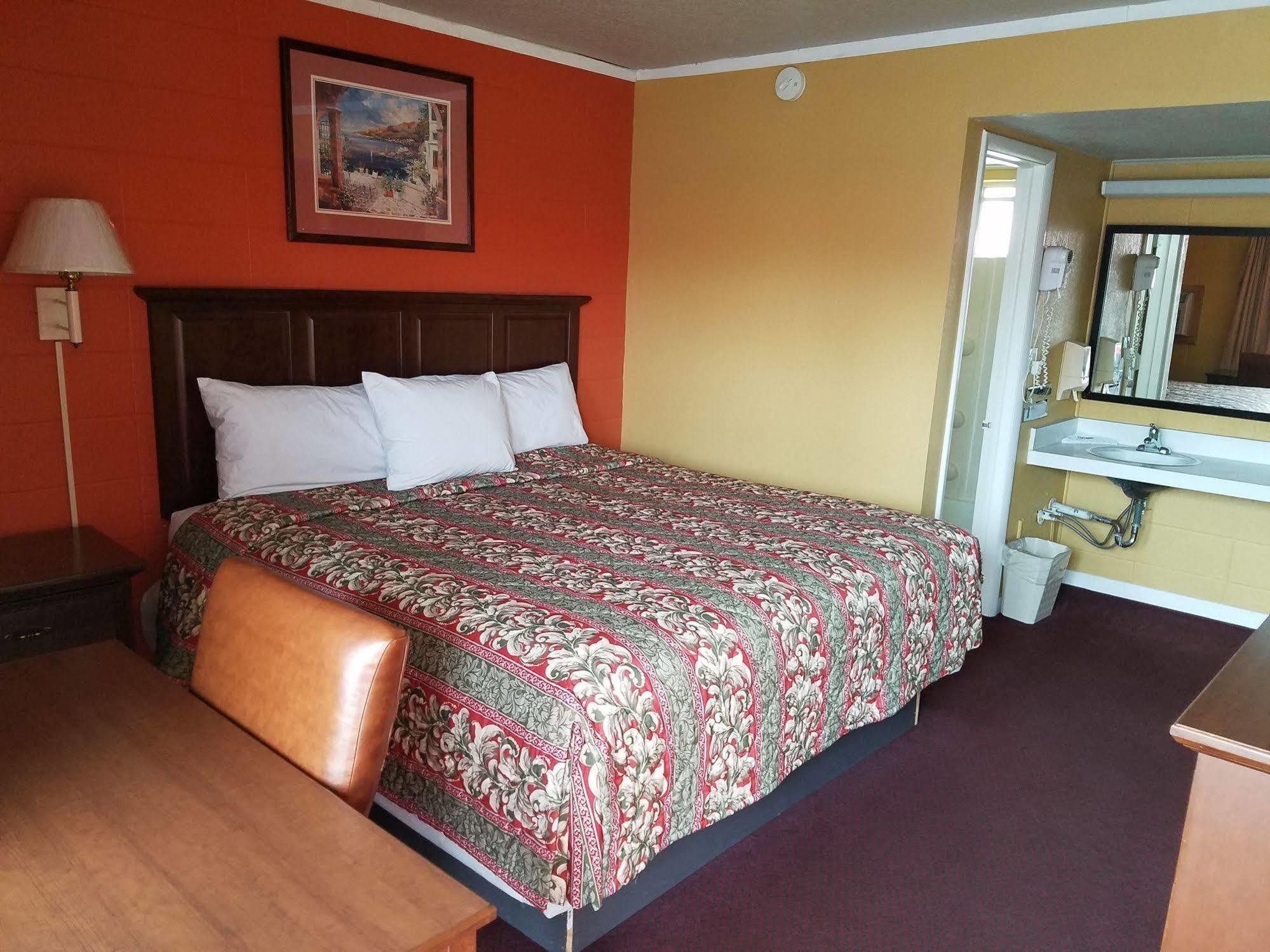 קרת'ג' Guest House Motel מראה חיצוני תמונה