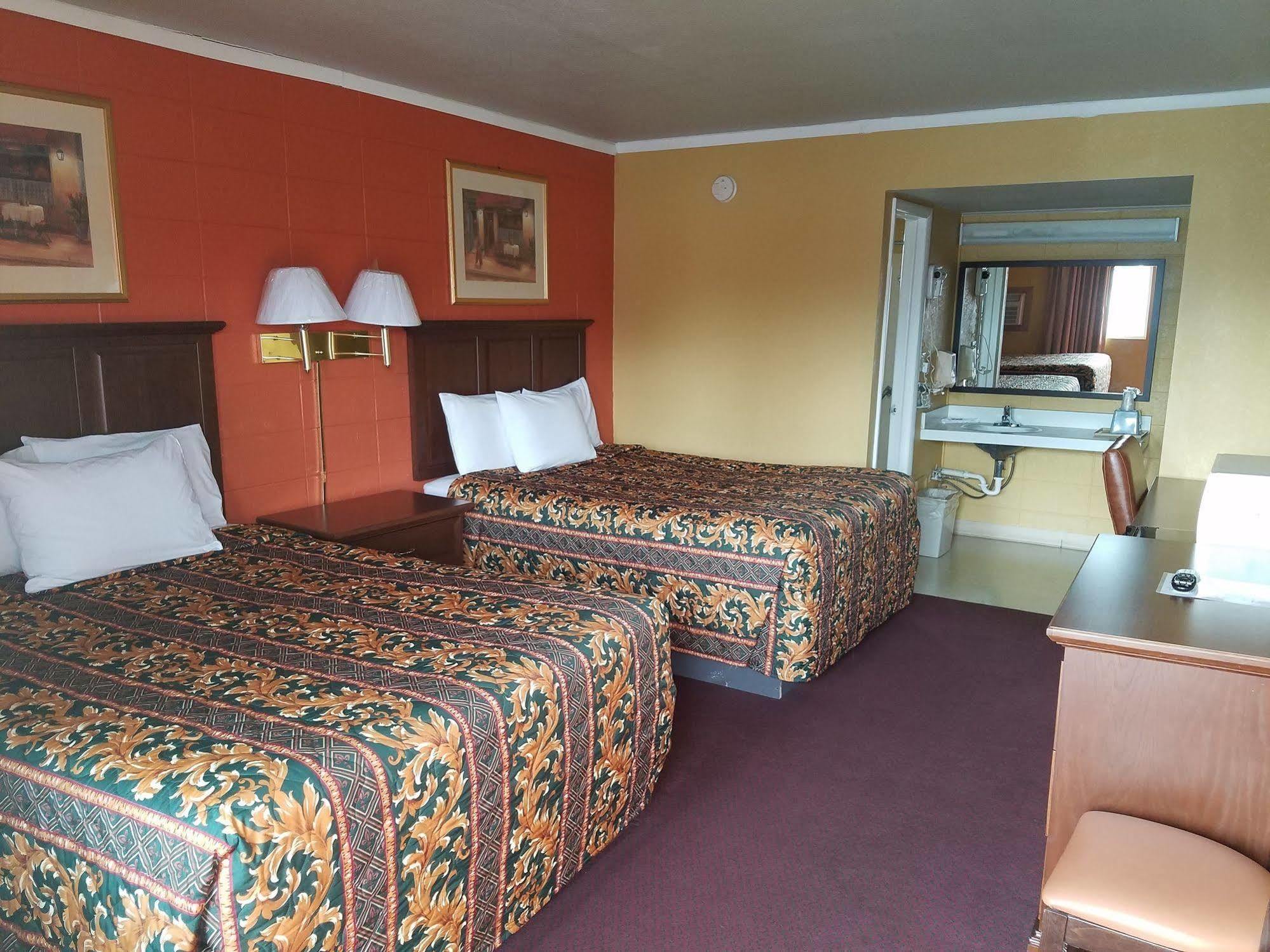 קרת'ג' Guest House Motel מראה חיצוני תמונה