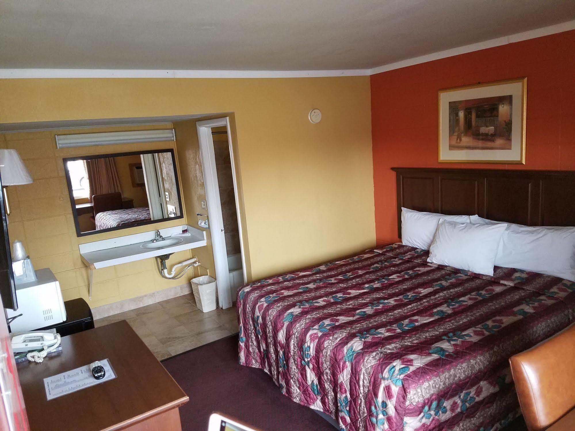 קרת'ג' Guest House Motel מראה חיצוני תמונה