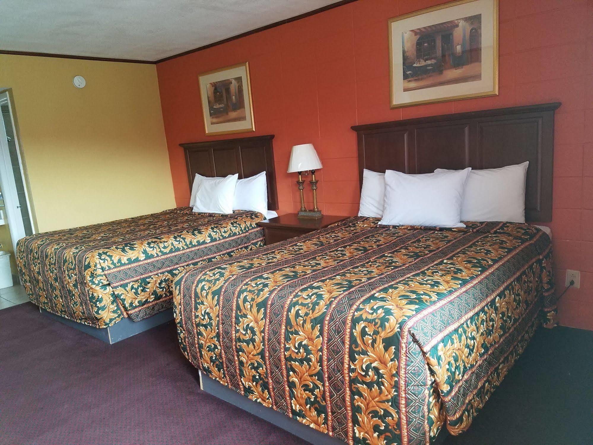 קרת'ג' Guest House Motel מראה חיצוני תמונה